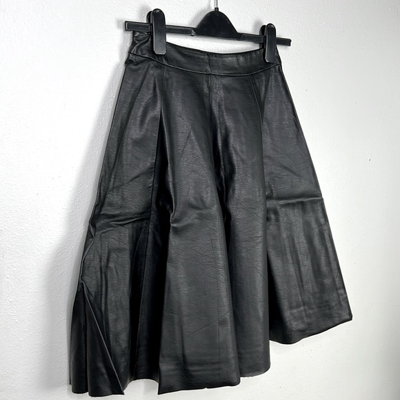 Forever 21 Black Knee-Length A-Line Skirt - Picture 4 of 6